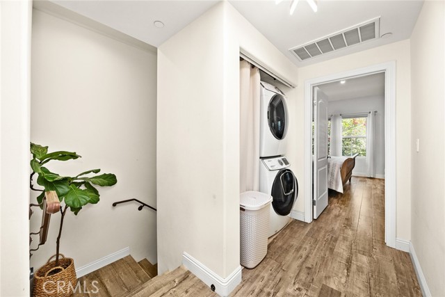 2745 Montrose Avenue, Montrose CA: https://media.crmls.org/medias/68adbff7-45d1-43d7-9e43-87b9811aeee7.jpg