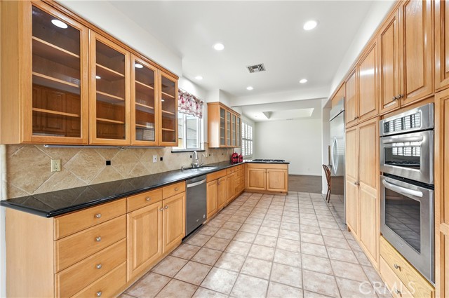 4931 Shoreline Way, Oxnard CA: https://media.crmls.org/medias/68adcf75-09b8-45d9-9f73-1eb5ca35e68f.jpg