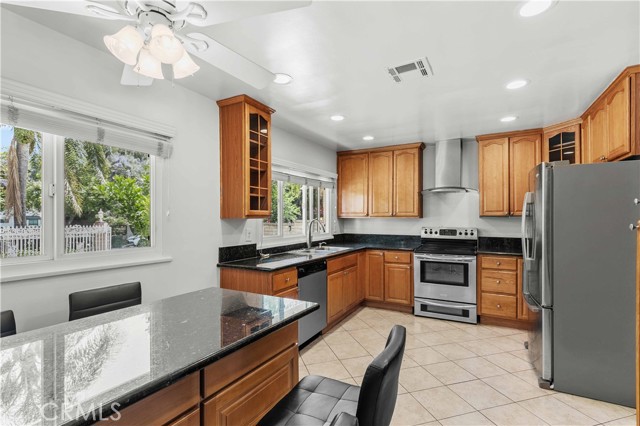 17533 Raymer Street, Sherwood Forest CA: https://media.crmls.org/medias/68ae6725-9601-4a3c-8ce2-d19ffe5abe7a.jpg