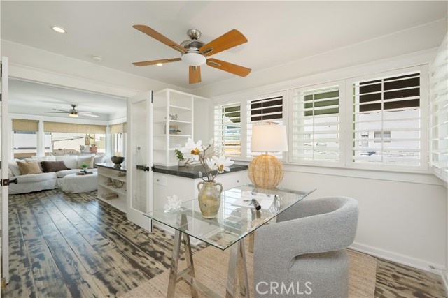 44 59th Place, Long Beach CA: https://media.crmls.org/medias/68af57ba-ecb9-42ee-ace8-c6594ff83a47.jpg