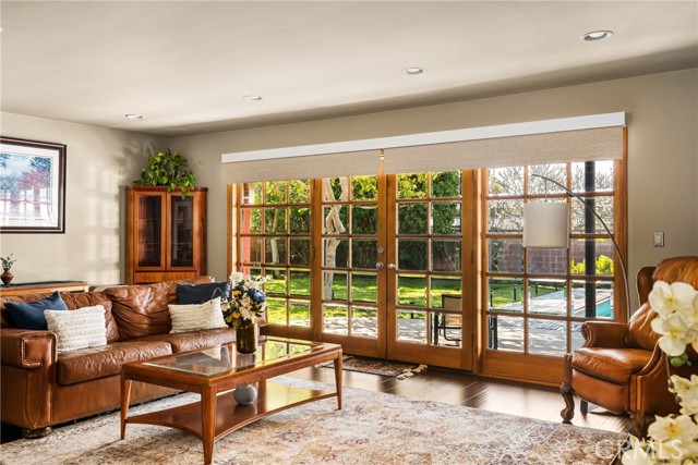 1006 W Pioneer Drive, Anaheim CA: https://media.crmls.org/medias/68b07224-1f73-4251-ad62-2aed499eb177.jpg
