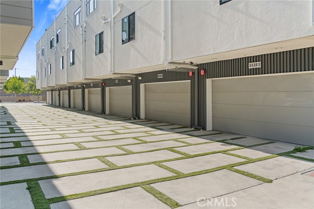 Detail Gallery Image 27 of 27 For 11314 Victory Bld, North Hollywood,  CA 91606 - 3 Beds | 3/1 Baths