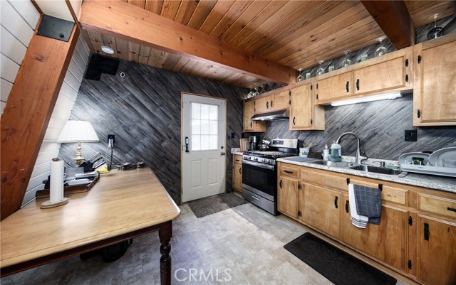 Detail Gallery Image 9 of 20 For 726 Elysian Bld, Big Bear City,  CA 92314 - 2 Beds | 2 Baths