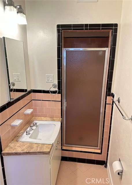 Detail Gallery Image 25 of 45 For 10781 Lindbrook Dr, Los Angeles,  CA 90024 - 4 Beds | 3/1 Baths