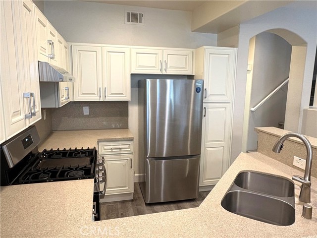 Detail Gallery Image 6 of 23 For 309 Falcon, Irvine,  CA 92618 - 2 Beds | 2/1 Baths