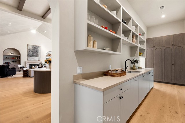 Detail Gallery Image 22 of 62 For 19026 Sprague St, Tarzana,  CA 91356 - 6 Beds | 6/1 Baths