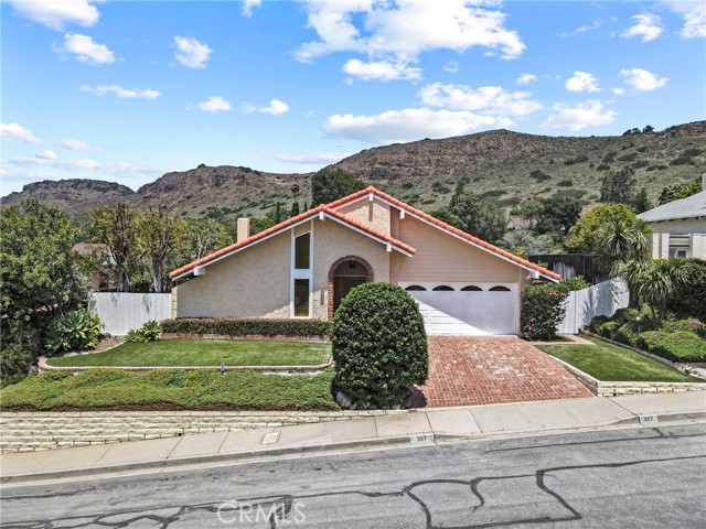 Detail Gallery Image 4 of 37 For 3117 Saddleback Ct, Thousand Oaks,  CA 91360 - 4 Beds | 2 Baths