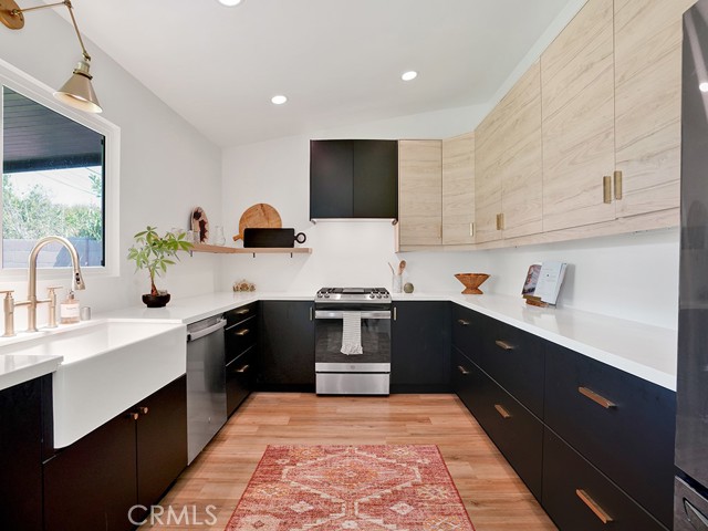 Detail Gallery Image 11 of 38 For 2622 Park Dr, Santa Ana,  CA 92707 - 4 Beds | 2 Baths