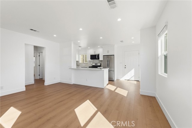 Detail Gallery Image 4 of 11 For 2907 Obama Bld, Leimert Park,  CA 90018 - 2 Beds | 1 Baths