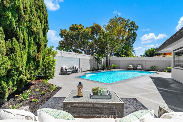 13762 Palace Way, Tustin CA: https://media.crmls.org/medias/68b42b02-5fea-44bf-b04b-1adde0868239.jpg