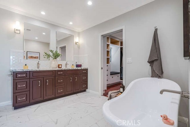Detail Gallery Image 15 of 30 For 3325 Alginet, Encino,  CA 91436 - 6 Beds | 4/1 Baths