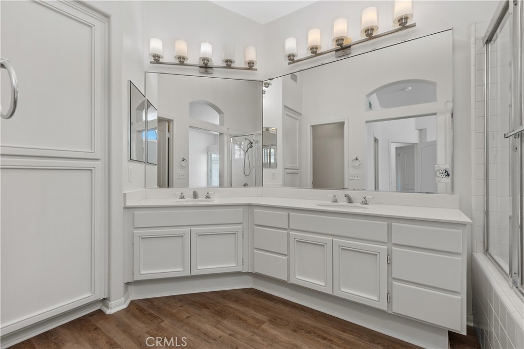 https://media.crmls.org/medias/68b66738-cfda-4131-9b98-0461101b1d7d.jpg?preset=X-Large