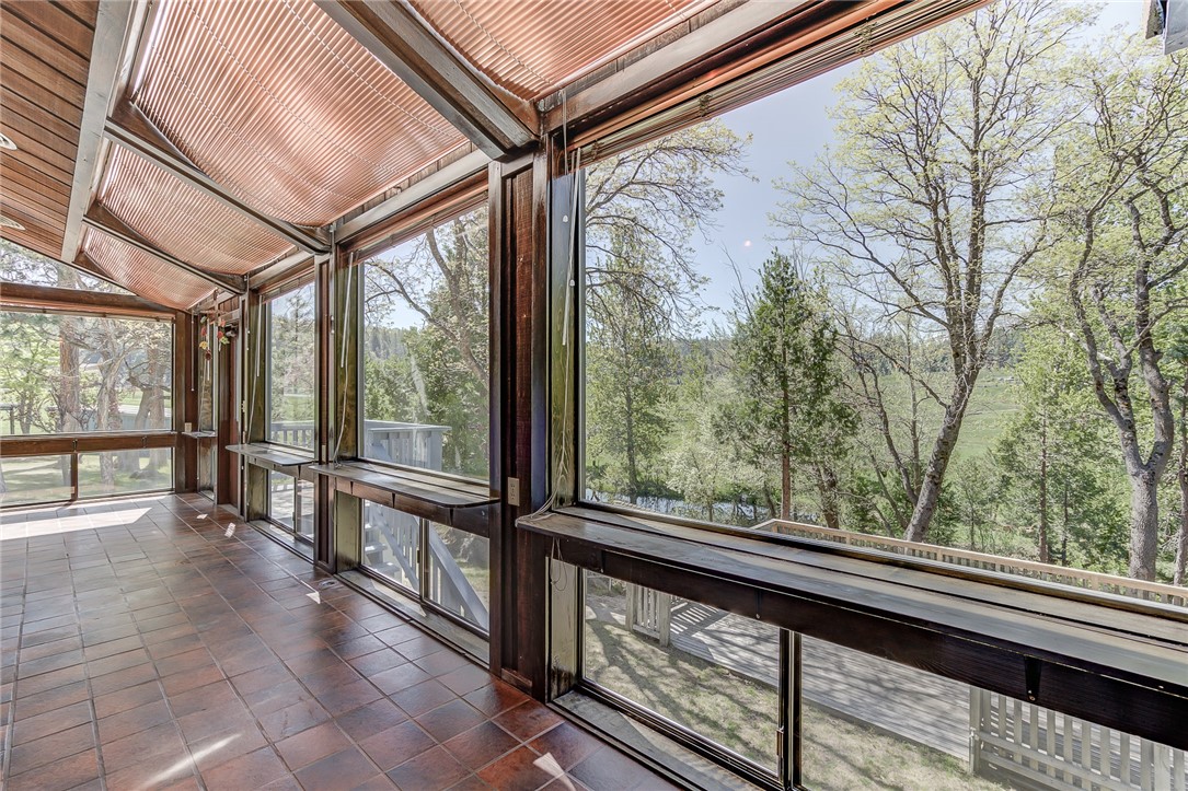 Detail Gallery Image 35 of 73 For 9809 N. Old Stage Road, Weed,  CA 96094 - 4 Beds | 3/1 Baths