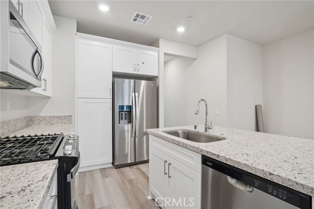 Detail Gallery Image 9 of 32 For 1551 Stratus Dr, Pomona,  CA 91768 - 3 Beds | 3 Baths