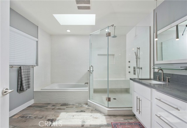 Detail Gallery Image 20 of 45 For 18016 Collins St, Encino,  CA 91316 - 4 Beds | 3/1 Baths