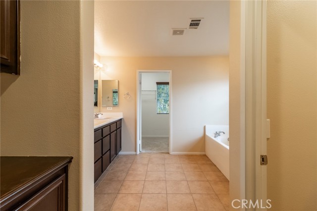 22326 Blue Lupine Circle, Grand Terrace CA: https://media.crmls.org/medias/68b9227b-3dd4-44f5-af6e-76db9f3b1d5b.jpg