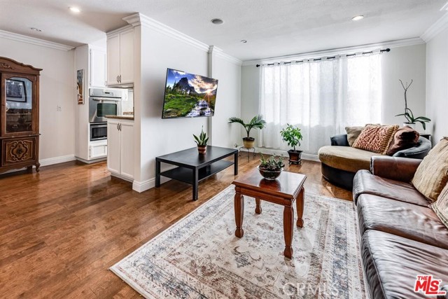 1 Bed Home for Sale in Encino, California
