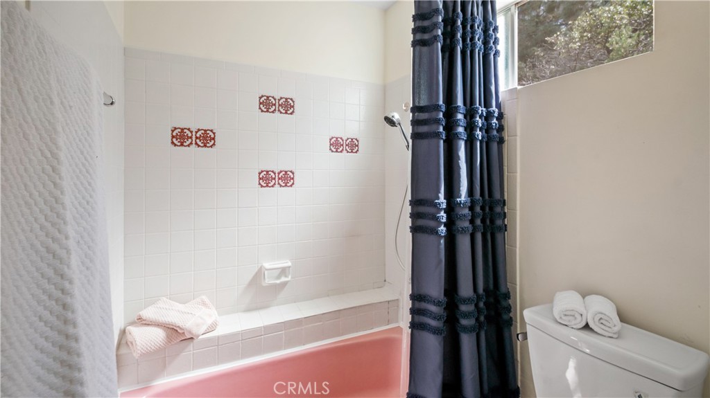 https://media.crmls.org/medias/68b971ff-6d9d-4848-ba34-ecfdaf343d64.jpg?preset=X-Large