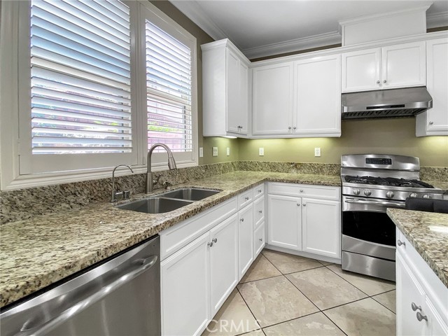 3318 Ridge Park Court, Long Beach CA: https://media.crmls.org/medias/68b9ae06-9fb4-496f-b902-00b5b93eea0a.jpg