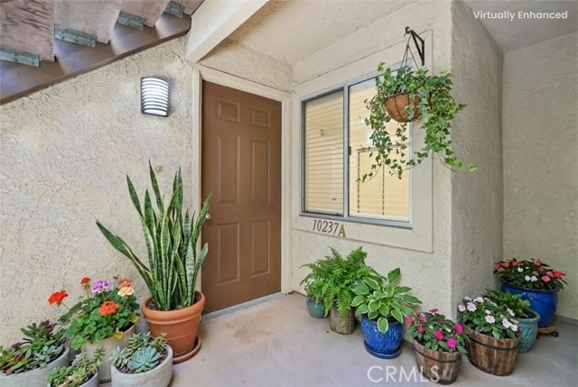 Detail Gallery Image 2 of 35 For 10237 De Soto, Chatsworth,  CA 91311 - 2 Beds | 2 Baths