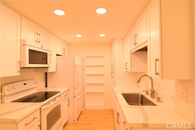 Detail Gallery Image 6 of 21 For 20702 El Toro Rd #168,  Lake Forest,  CA 92630 - 1 Beds | 1 Baths