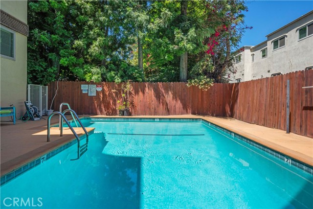 Detail Gallery Image 18 of 27 For 5215 Balboa Bld #203,  Encino,  CA 91316 - 2 Beds | 2 Baths