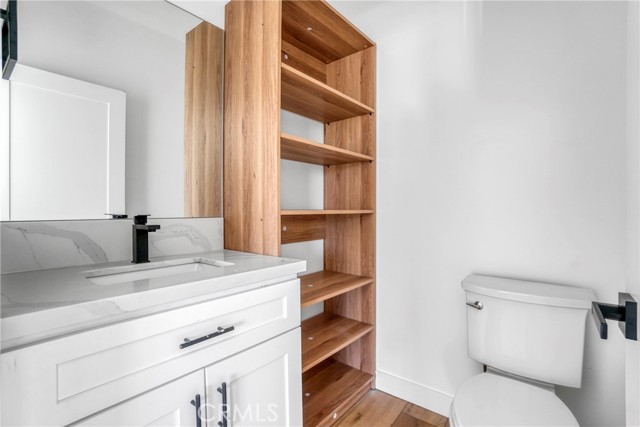 Detail Gallery Image 22 of 43 For 7909 Aldea Ave, Lake Balboa,  CA 91406 - 6 Beds | 5/2 Baths