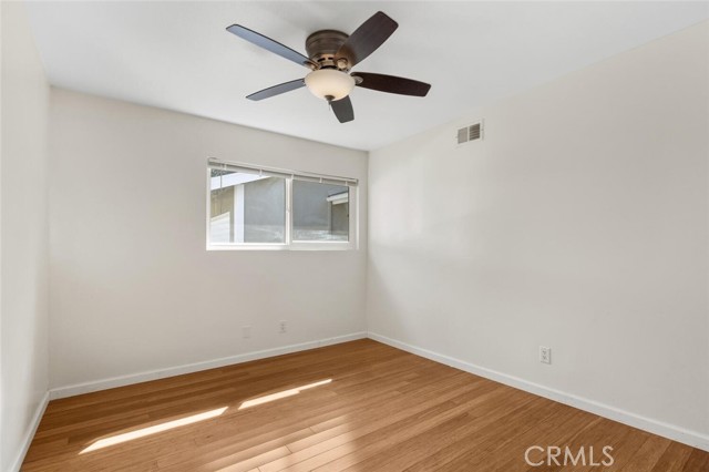 Detail Gallery Image 14 of 24 For 27418 Arriola Ave, Saugus,  CA 91350 - 4 Beds | 2 Baths