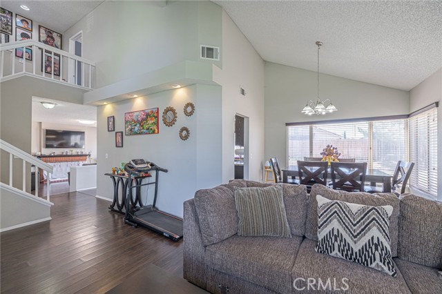 Detail Gallery Image 12 of 39 For 3336 E Avenue Q10, Palmdale,  CA 93550 - 4 Beds | 3 Baths