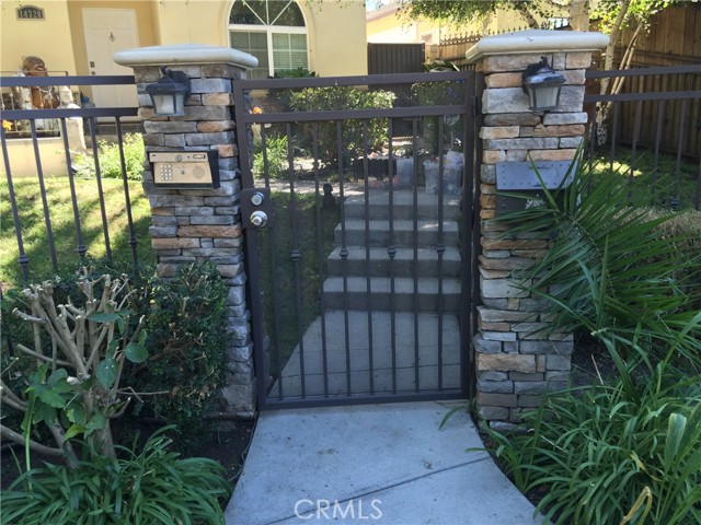 Detail Gallery Image 2 of 20 For 14320 Hortense St, Sherman Oaks,  CA 91423 - 3 Beds | 2 Baths