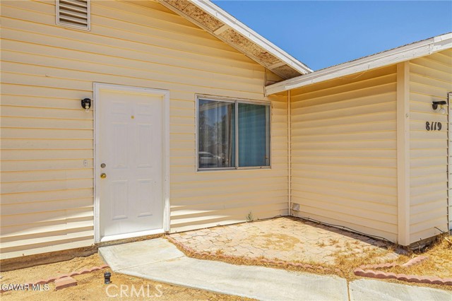 8119 Walpole Avenue, California City CA: https://media.crmls.org/medias/68bd54e7-0100-4039-b279-bdc7bf6d69bf.jpg
