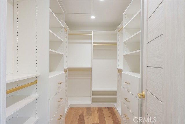 Detail Gallery Image 19 of 41 For 23240 Leonora Dr, Woodland Hills,  CA 91367 - 5 Beds | 5 Baths