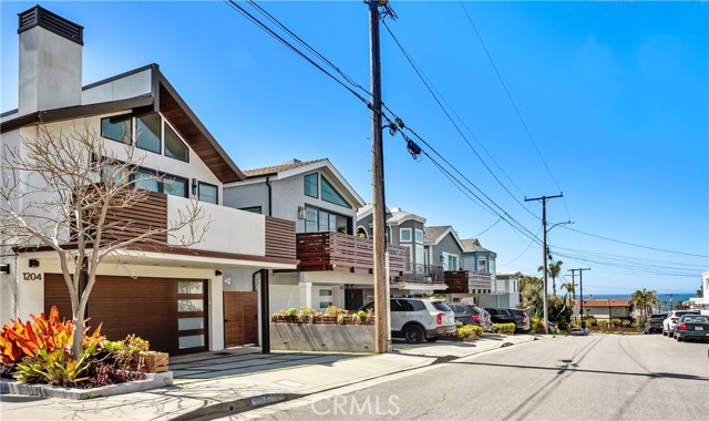 1204 10th Street, Hermosa Beach, California 90254, 3 Bedrooms Bedrooms, ,2 BathroomsBathrooms,Residential,Sold,10th,SB23076721