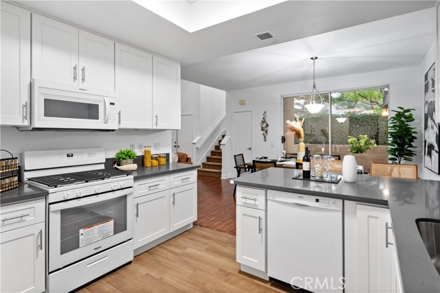 19431 Rue De Valore, Lake Forest CA: https://media.crmls.org/medias/68be5fb6-2937-459b-b818-d62086ae5ca5.jpg