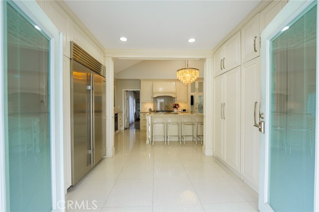 1281 E Orange Grove Boulevard, Pasadena CA: https://media.crmls.org/medias/68beb054-051e-4f9f-bb78-8993d3b4454e.jpg