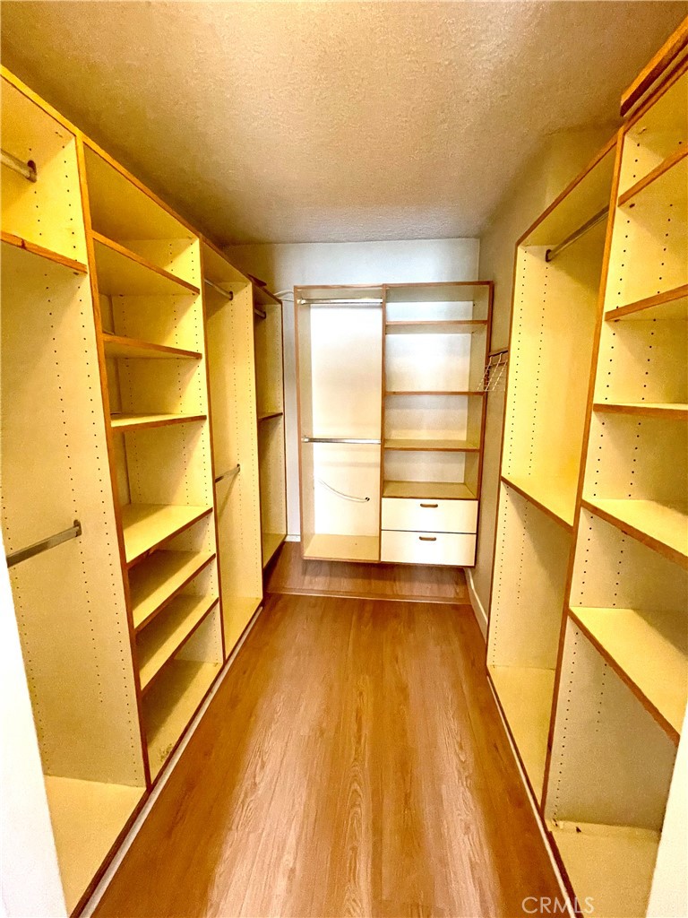 https://media.crmls.org/medias/68bfd36d-9059-40a6-a85a-628dedd96f56.jpg?preset=X-Large