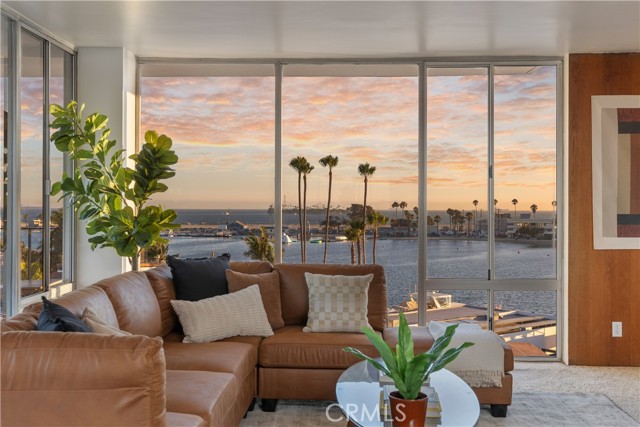 5400 The Toledo, Long Beach CA: https://media.crmls.org/medias/68bfe383-b8ff-4e44-85d0-d06b7c1f529e.jpg