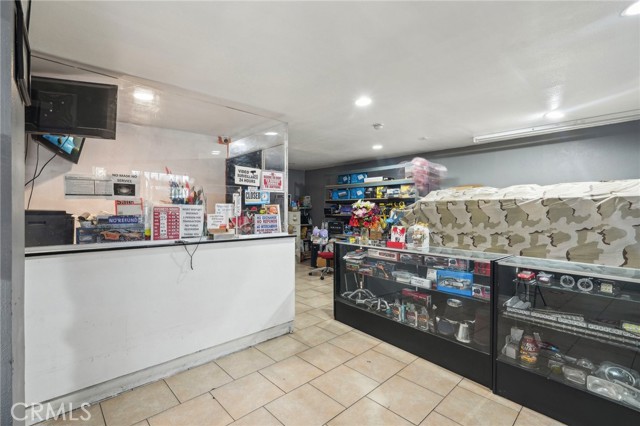10240 Atlantic Avenue, South Gate CA: https://media.crmls.org/medias/68c1d88f-847b-410e-ac82-d2a42be00b1b.jpg