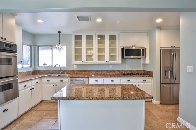Detail Gallery Image 4 of 53 For 1221 Grove Ave, Upland,  CA 91786 - 4 Beds | 2 Baths