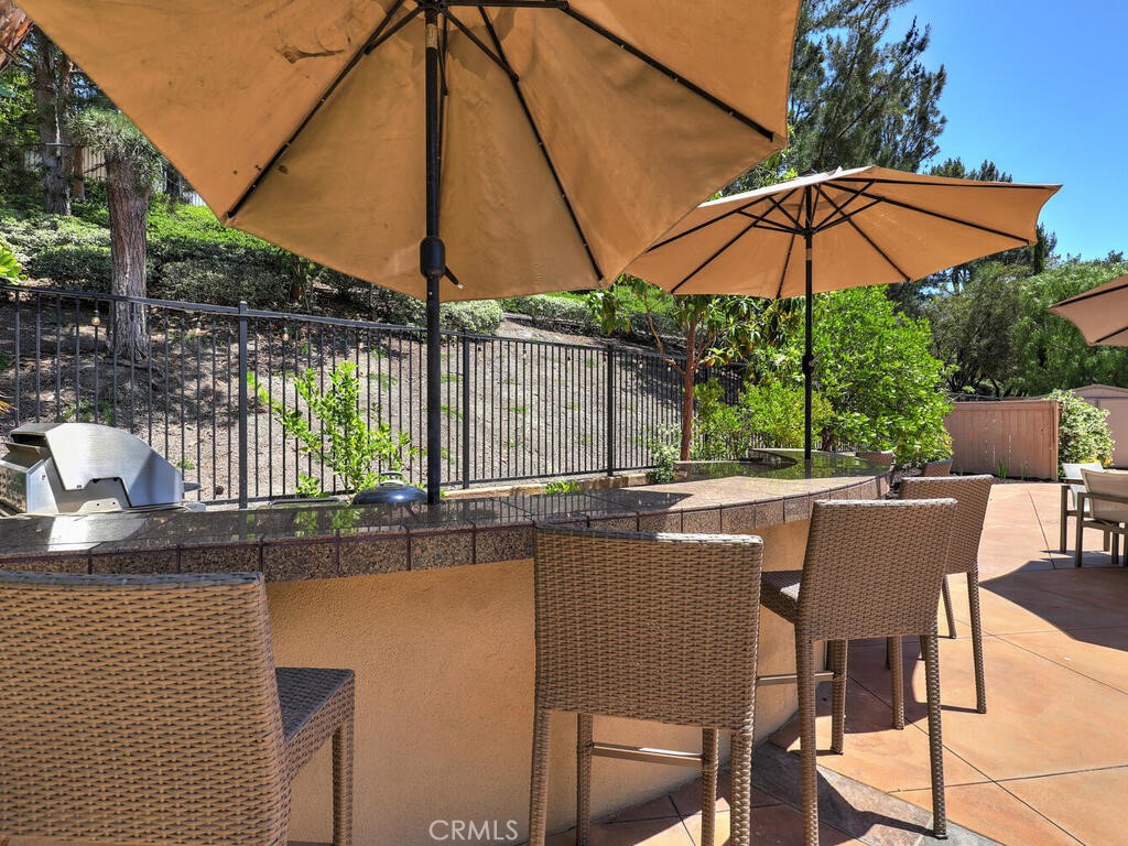 https://media.crmls.org/medias/68c219c7-6de7-4fab-a4f6-358af0d646c0.jpg?preset=X-Large