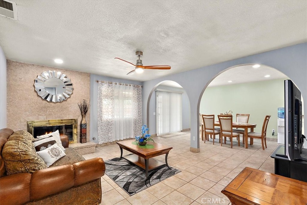 MLS #CV25245152 image #11