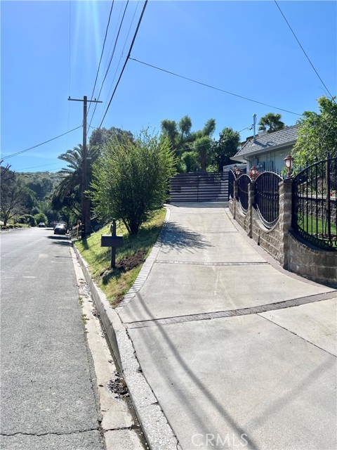 Detail Gallery Image 2 of 21 For 9645 Dale Ave, Sunland,  CA 91040 - 2 Beds | 2 Baths