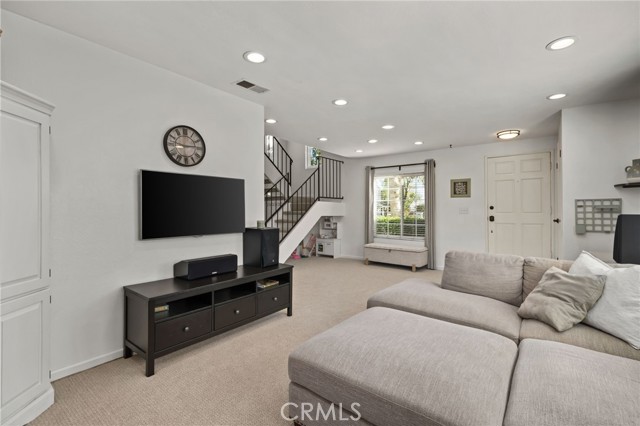 Detail Gallery Image 8 of 47 For 1693 N Mountain #D,  Upland,  CA 91784 - 3 Beds | 2/1 Baths