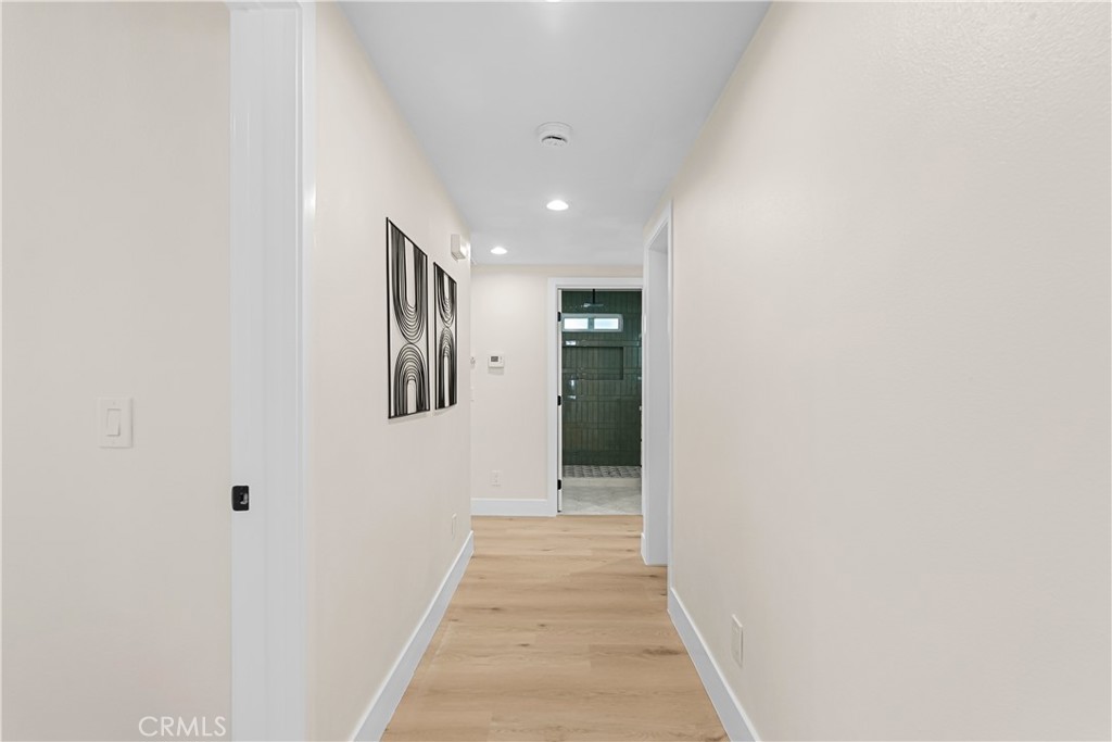 https://media.crmls.org/medias/68c3fd33-5d12-46e0-b237-71b46caf61dc.jpg?preset=X-Large