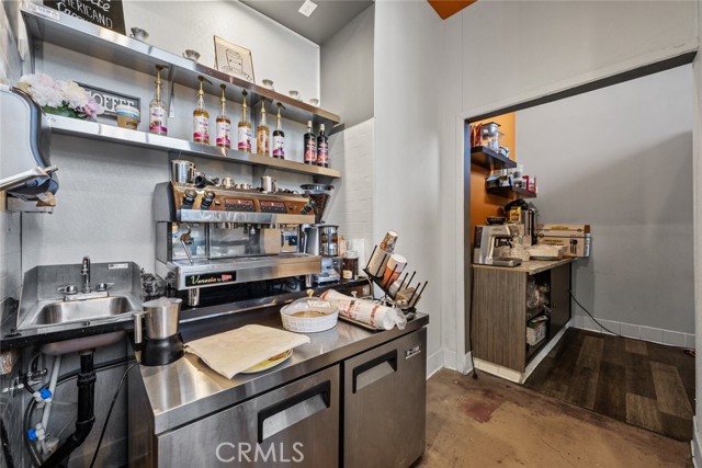 400 E Broadway, Glendale CA: https://media.crmls.org/medias/68c42353-a665-4b0e-a481-be4404eaf30a.jpg