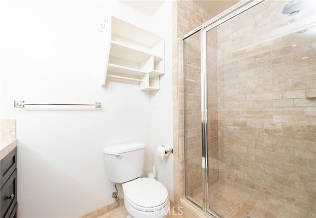 Detail Gallery Image 4 of 19 For 2306 Ruhland Ave #B,  Redondo Beach,  CA 90278 - 3 Beds | 2 Baths