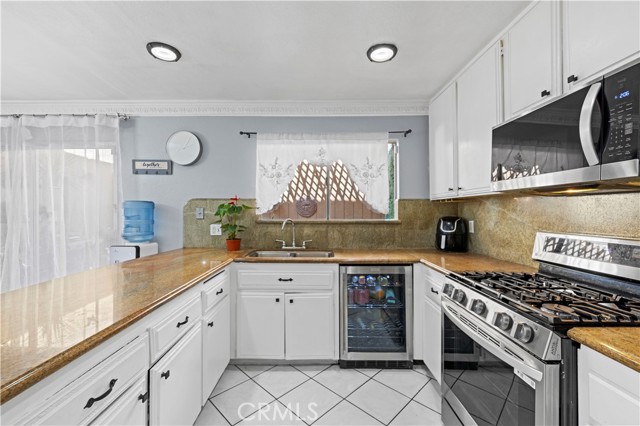 Detail Gallery Image 7 of 31 For 9158 Van Nuys Bld #8,  Panorama City,  CA 91402 - 2 Beds | 3 Baths