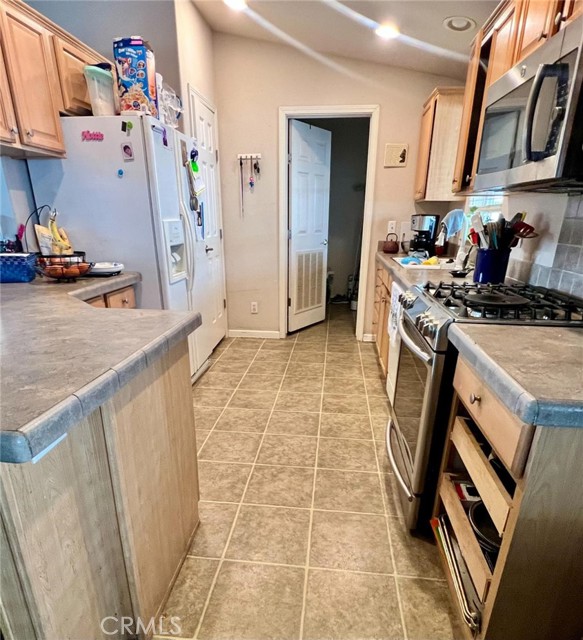 Detail Gallery Image 7 of 11 For 3138 W Dakota Ave #194,  Fresno,  CA 93722 - 3 Beds | 2 Baths