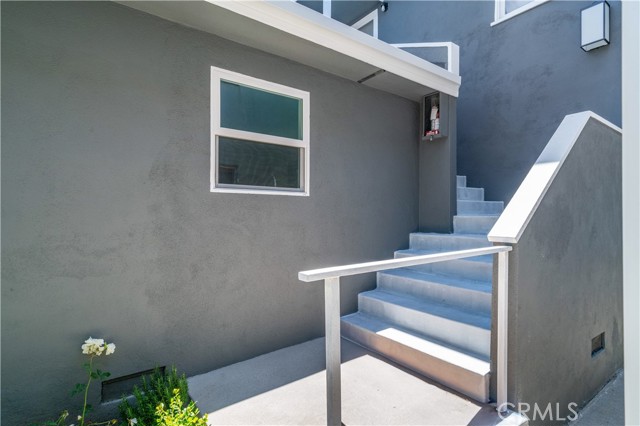 1022 Grant Street, Santa Monica CA: https://media.crmls.org/medias/68c5cbf1-5ceb-4c0c-ae8c-61819a87e2ee.jpg