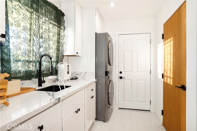 Detail Gallery Image 16 of 47 For 9742 Farralone, Chatsworth,  CA 91311 - 4 Beds | 3/1 Baths